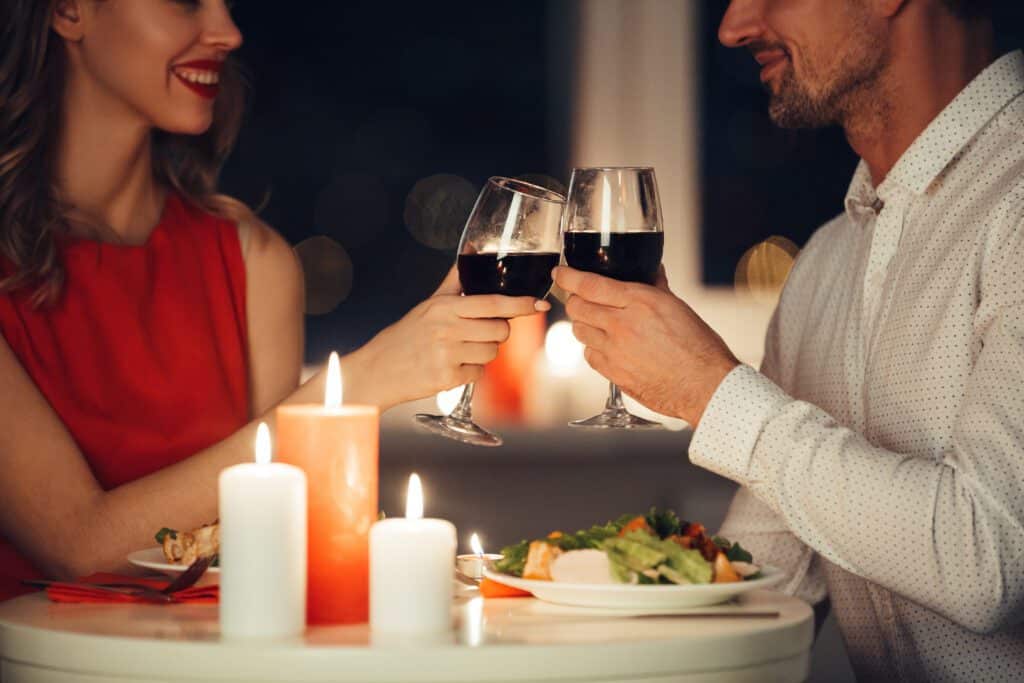 Romantic,Dinner,And,Drinking