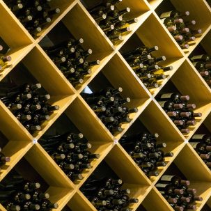 botellas de vino tienen un hueco abajo