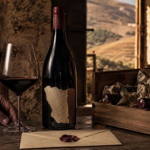 🎧Episode 217: Australia’s Most Coveted Wine Has No Website, Tasting Room, or Marketing - ilustracion