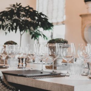 Wine Tasting Event on a budget - ilustracion