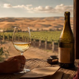 Not usually a Chardonnay fan, but this one from Yakima Valley (WA) was very good. - ilustracion