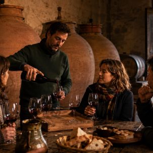 Guía completa de enoturismo: todo lo que necesitás saber - ilustracion